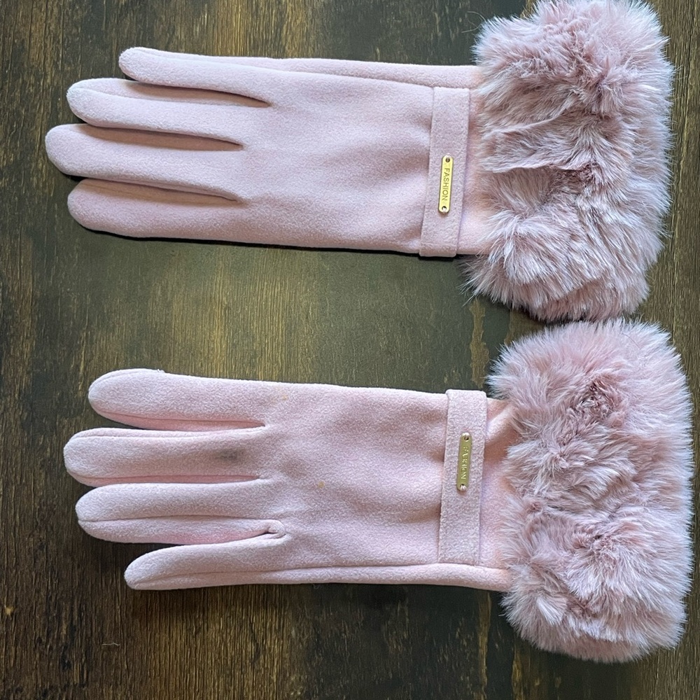 Pink Fur-Trimmed Gloves